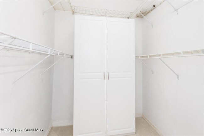 Building Photo - 6124 River Run Dr