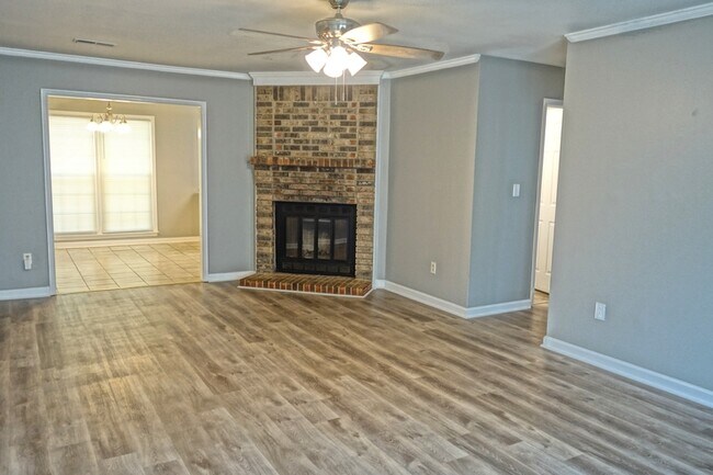 Building Photo - 111 Scarlet Oak Cir