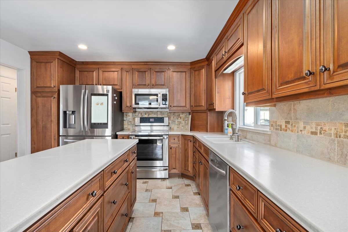 Kitchen - 954 W River Point Cir