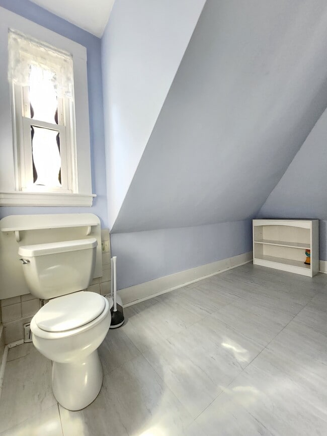 Building Photo - 387 College Ave