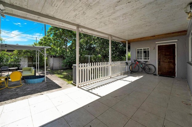 Building Photo - 1169 SW 23rd Ave