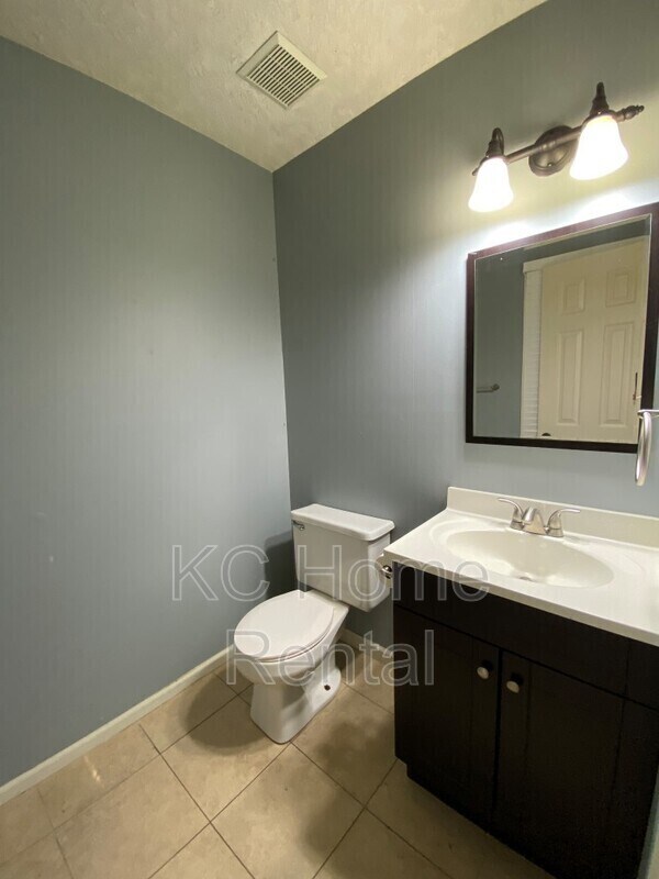 Building Photo - 1384 N Ridge Pkwy
