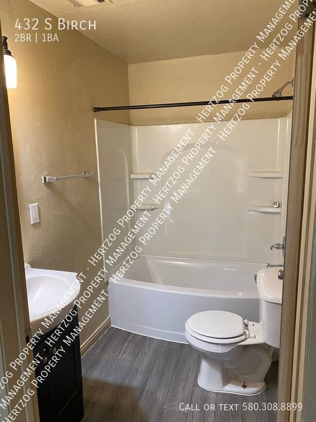 Building Photo - 432 S Birch-