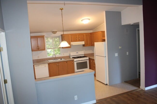 Building Photo - 5266 Sunset Dr