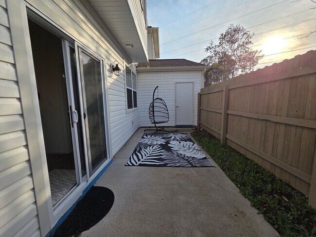 Building Photo - WOODLANDS AT WESTERN BRANCH