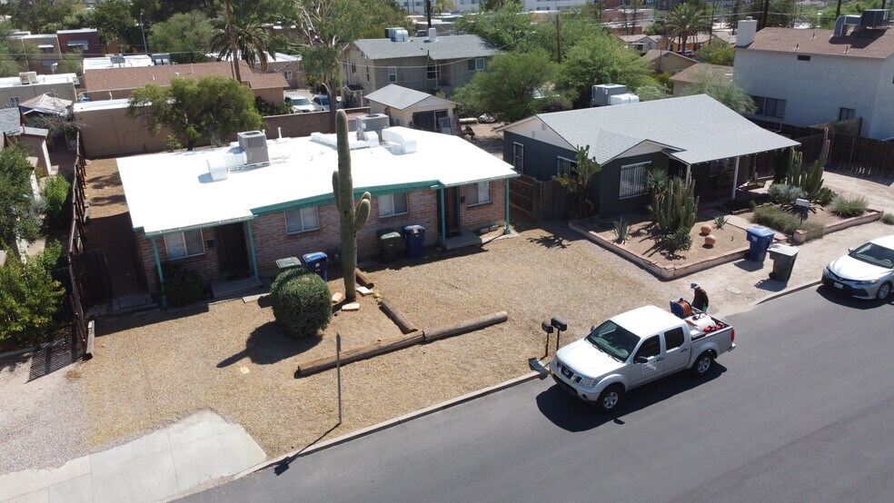 overhead - 1222 E Lee St
