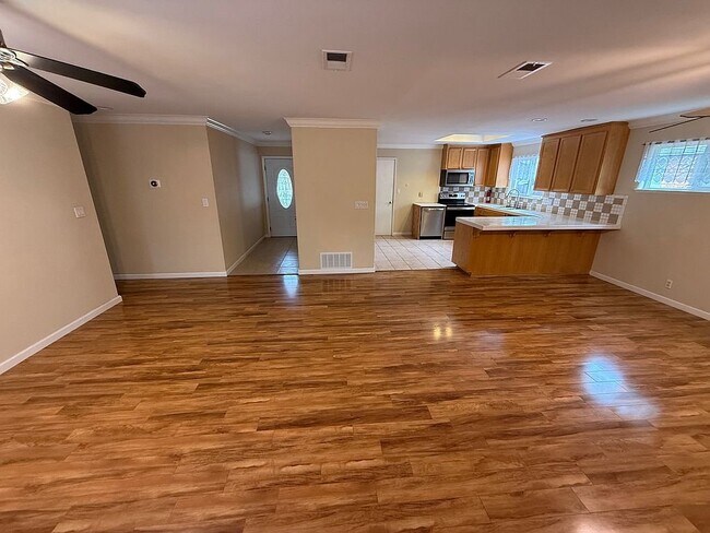 Building Photo - 106 Almanor Dr