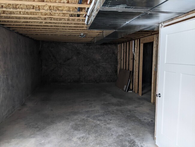 Building Photo - 889 E 600 N