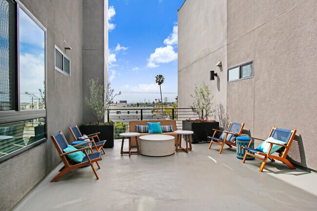 Building Photo - Vanowen 48