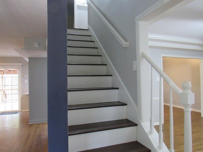 Building Photo - 303 Merganzer Dr