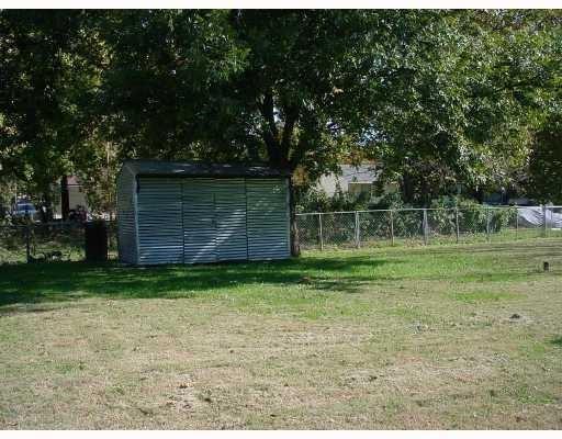 Building Photo - 805 SE G St