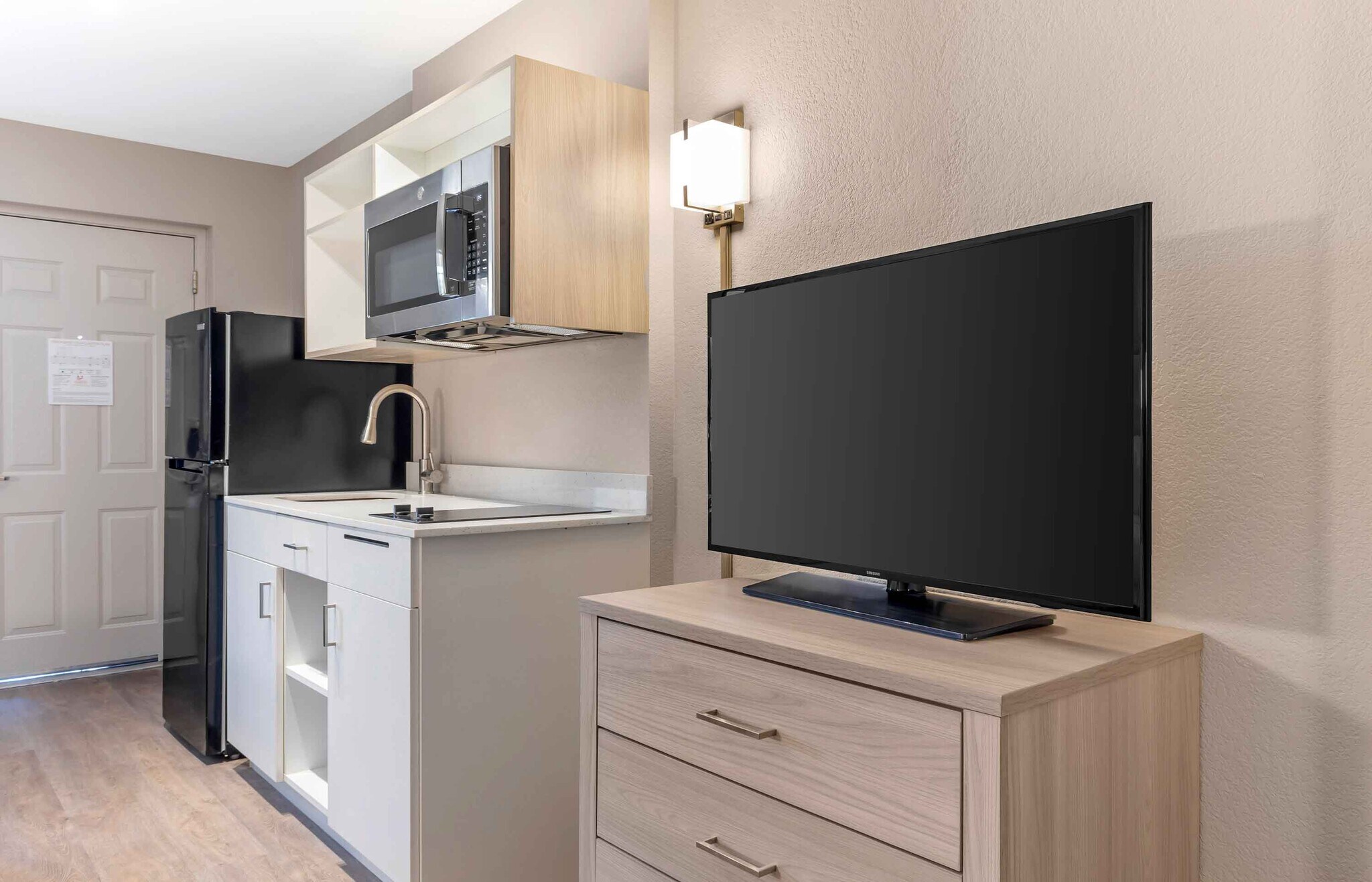 Building Photo - Furnished Studio-Longview