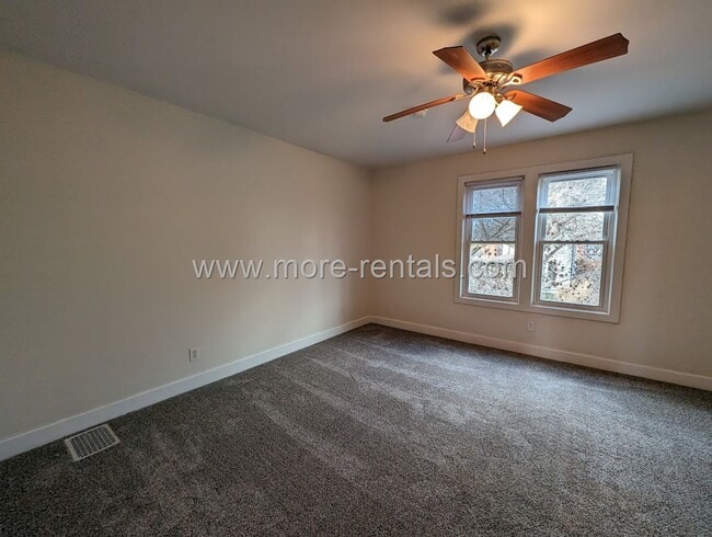 Building Photo - Large remodeled German Village area house