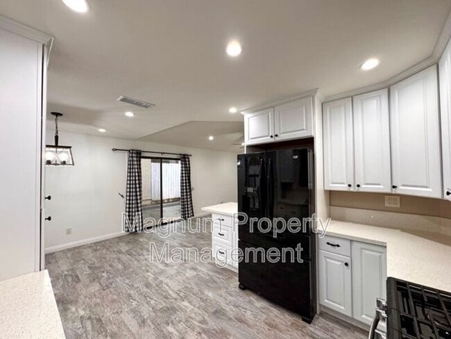Building Photo - 27776 Spring Meadow Ct