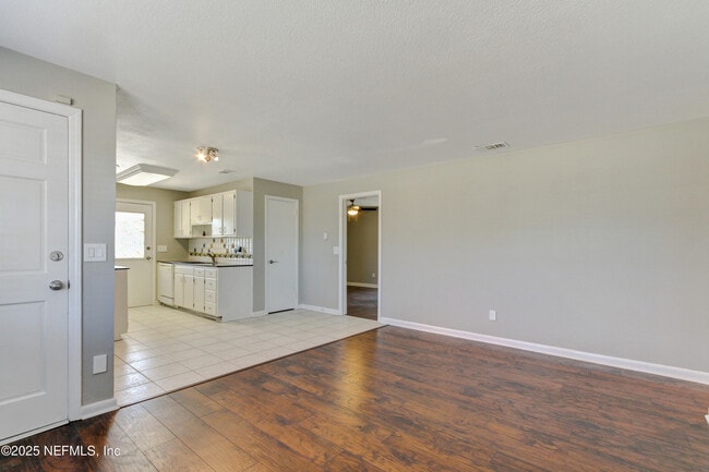 Building Photo - 748 Foxbriar Cove