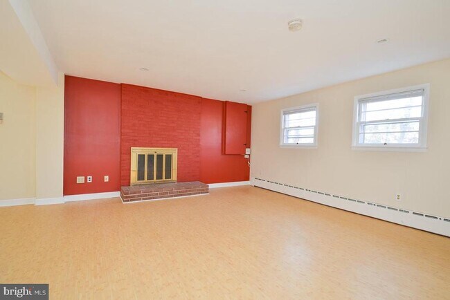 Building Photo - 3035 Hazelton St