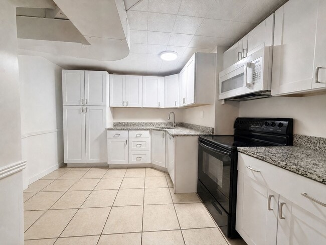 Building Photo - Spacious 3-Bed, 2-Bath Basement Unit in Murray