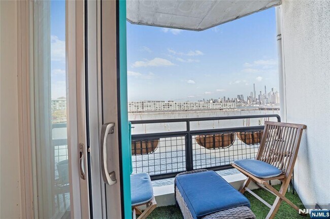 Building Photo - 600 Harbor Blvd