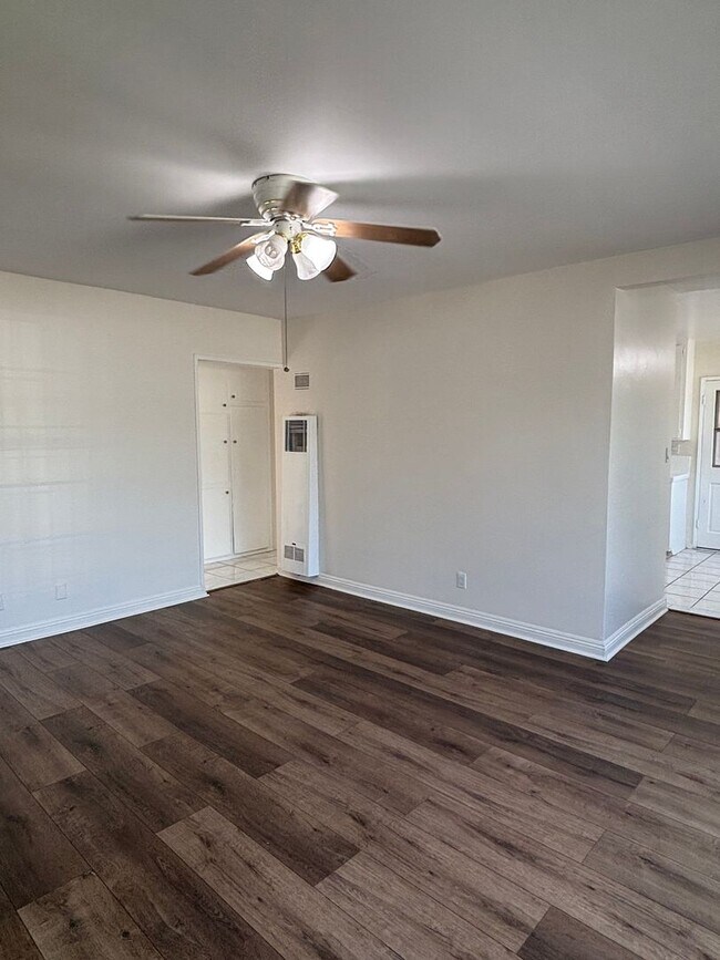 Building Photo - Spacious 3 bedroom available now!