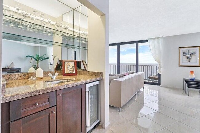 Building Photo - 5420 N Ocean Dr