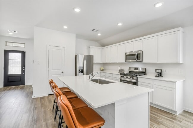 Building Photo - 3126 Stonebriar Dr