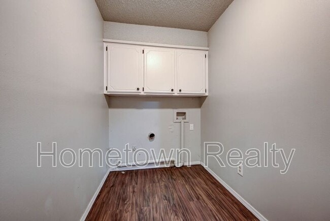 Building Photo - 605 W Clarke St