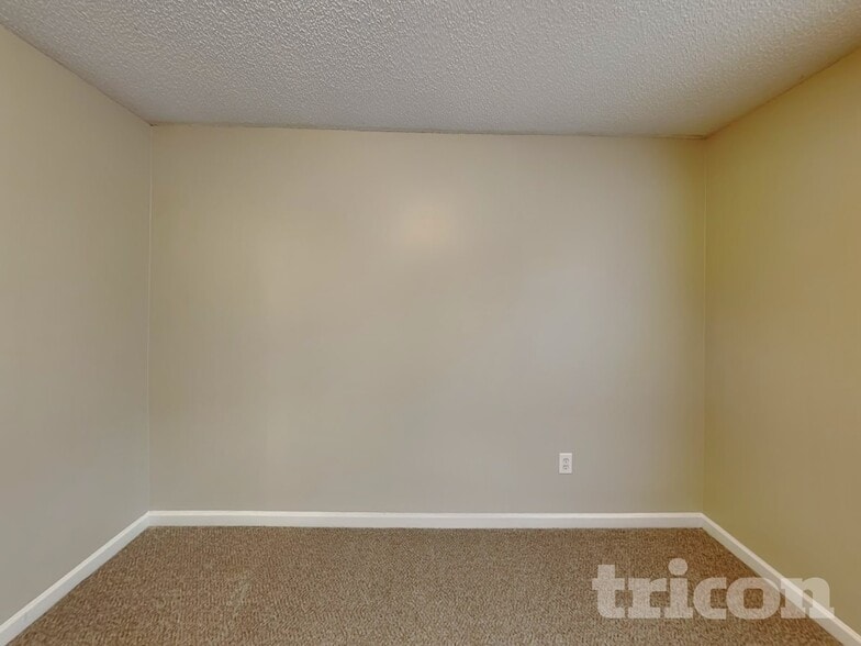 Building Photo - 1720 Ben King Rd