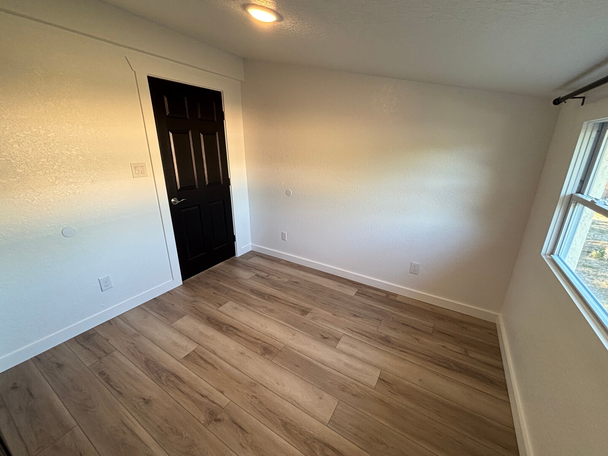 Building Photo - 150 S Nekoma Ave