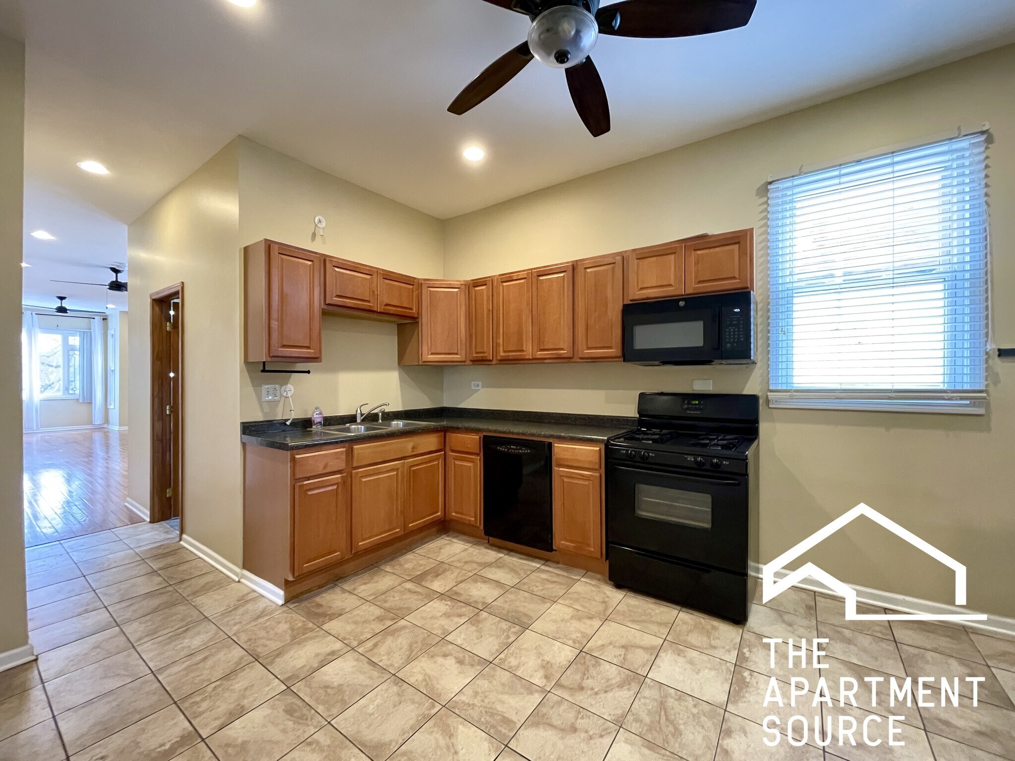 Building Photo - 2028 N Hamlin Ave