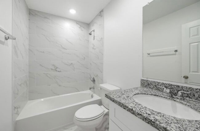 Building Photo - 7804 Crestview Dr