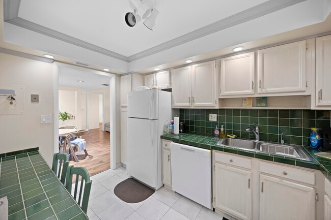 Building Photo - 10777 W Sample Rd