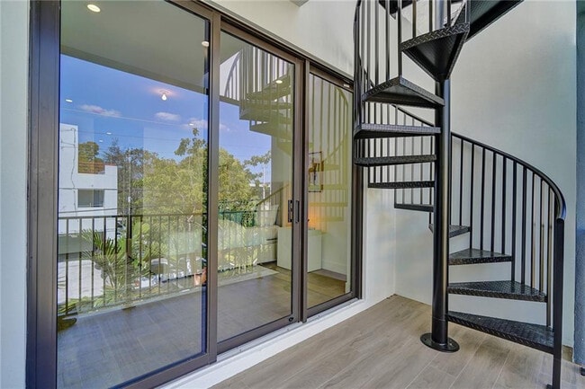 Building Photo - 1211 SE 1st St