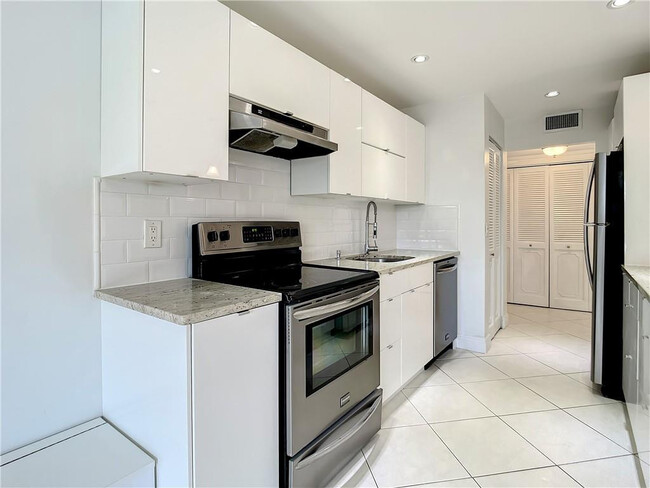 Building Photo - 6342 Longboat Ln W