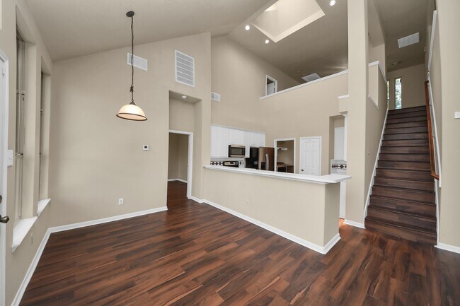Building Photo - 530 Majestic Ridge Dr