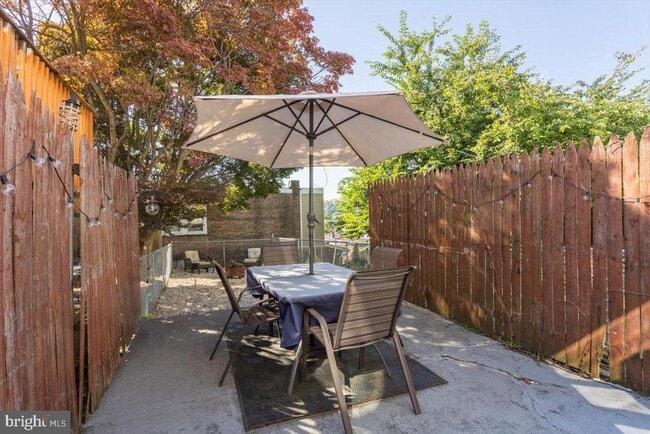 Building Photo - 214 Ripka St