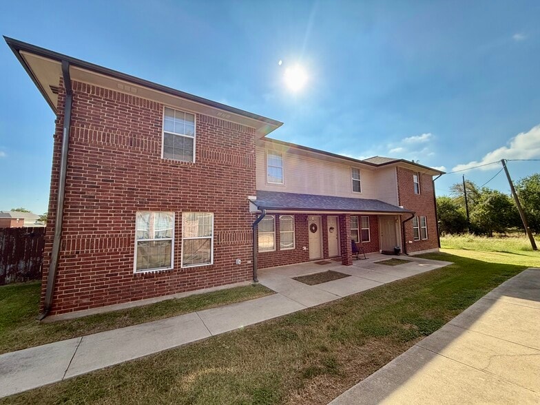 Building Photo - 1602 Inca Dr