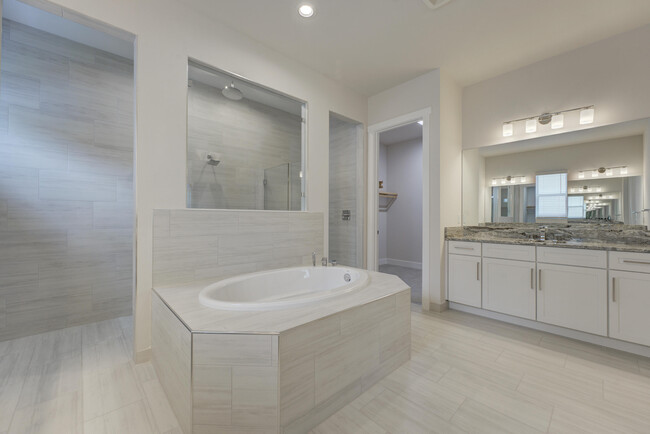 Building Photo - 9300 Crestview Cir