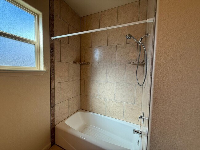 Building Photo - Beautiful 4 bedroom, 2 bath, 3 car garage ...
