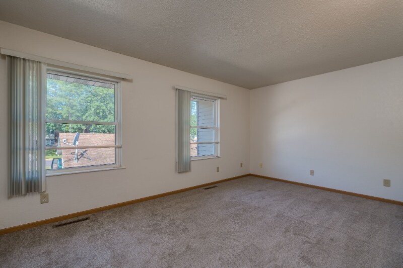 Building Photo - 619 Burton Ln