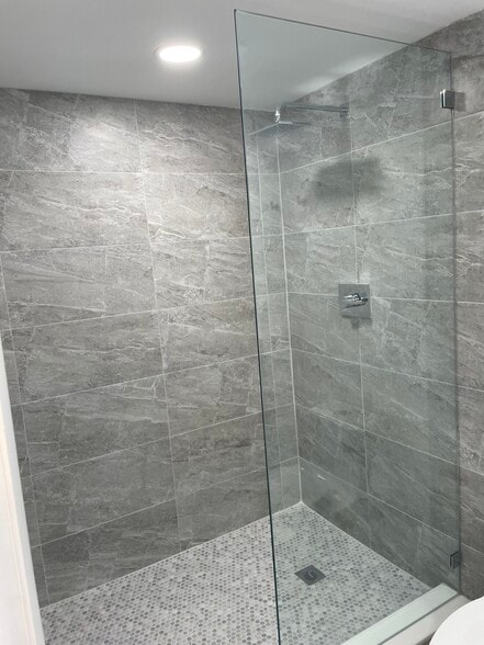 Master bathroom - 3878 Victoria Dr