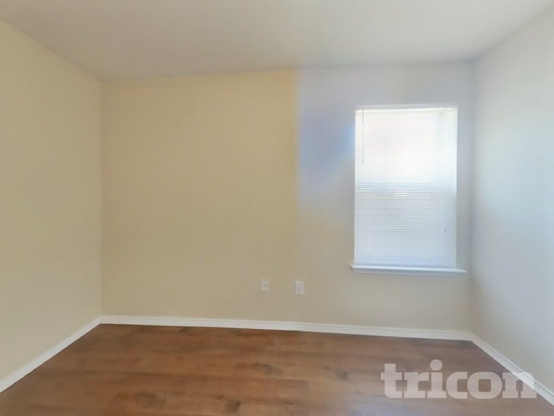 Building Photo - 621 Babbling Brook Dr