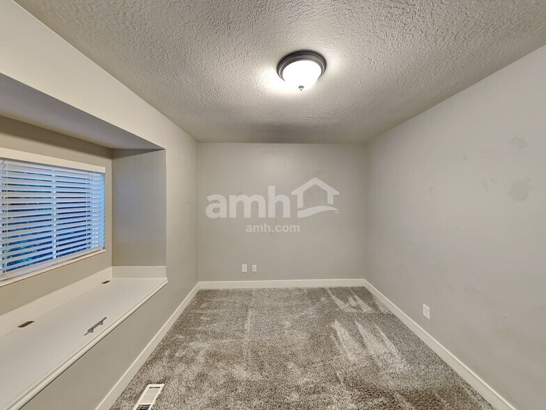 Building Photo - 86 N 360 W