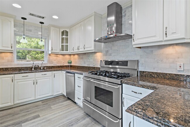 Building Photo - 2530 Wordsworth St