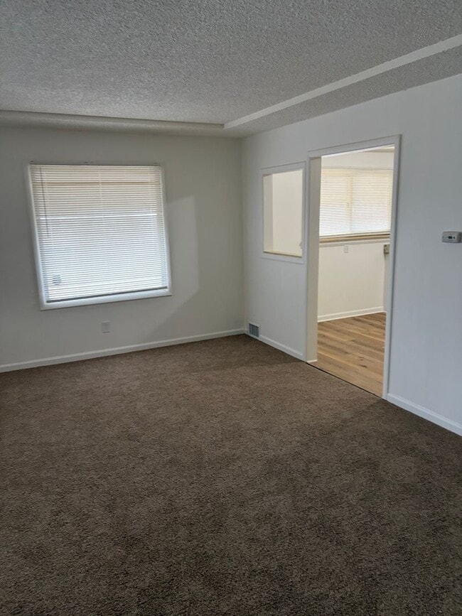 Building Photo - 4 bedroom 1 bath newly remodeled ranch in Dearborn Heights