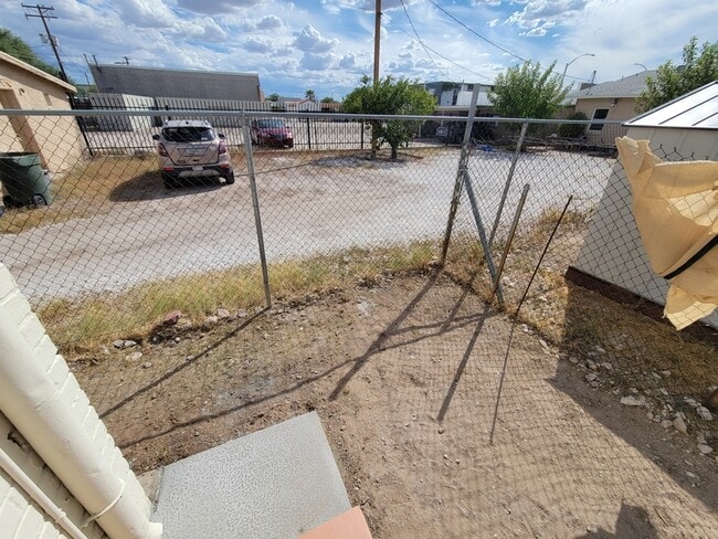 Building Photo - 820 S Arizona Ave