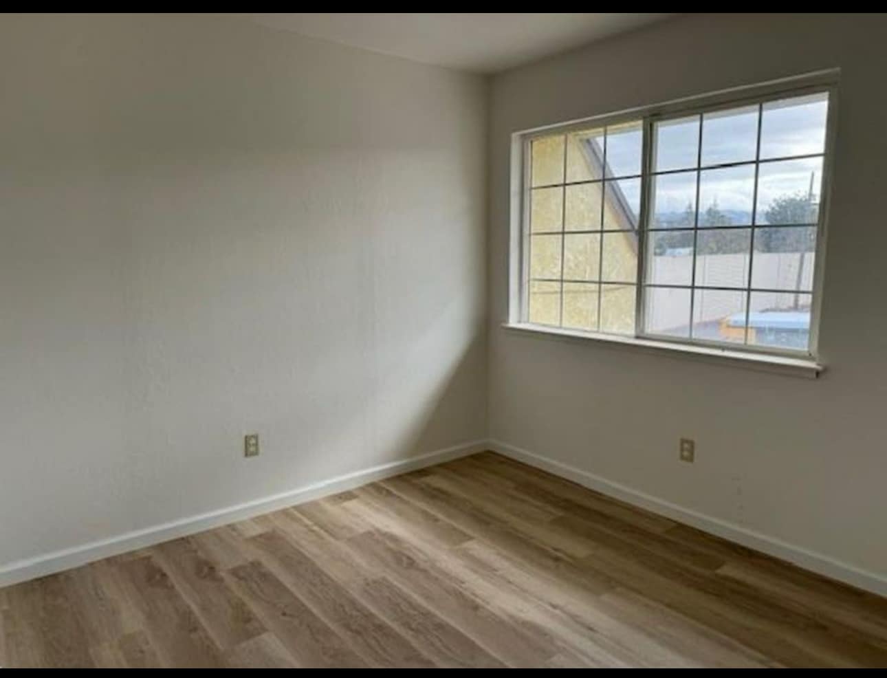 Building Photo - 1582 Crucero Dr