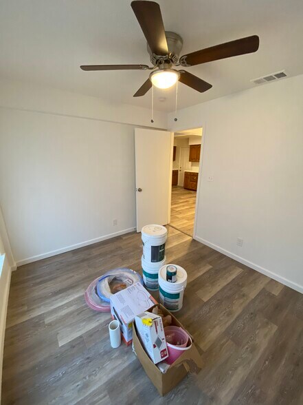 Building Photo - 2047 Farola Dr
