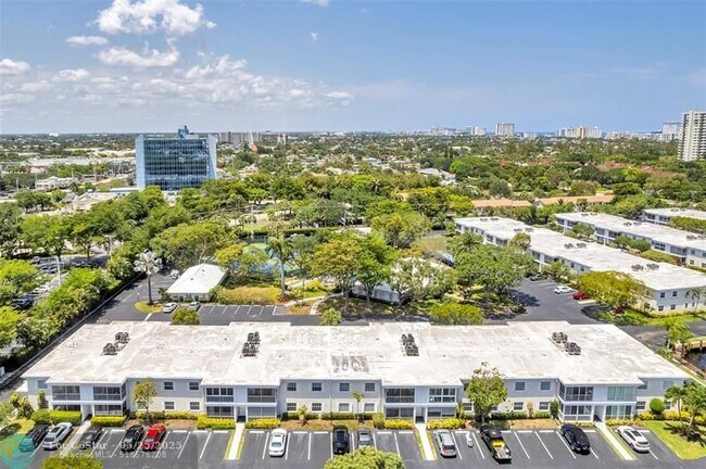 Building Photo - 6319 Bay Club Dr