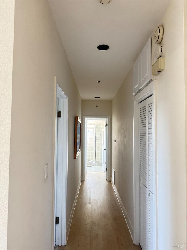Building Photo - 67 Via Los Altos