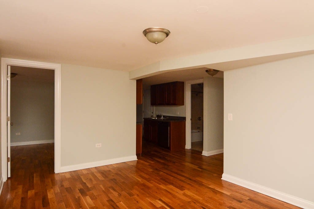 Building Photo - 4242 N Wolcott Ave